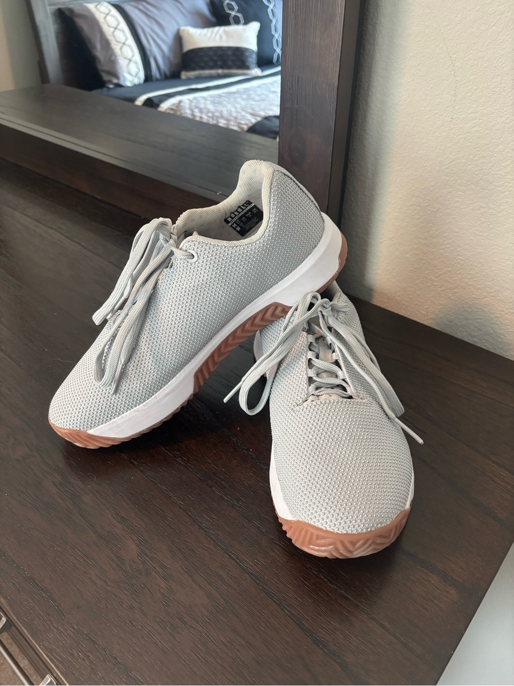 NOBULL Trainer Gray Gum Sole Cross Training Shoes Womens 10